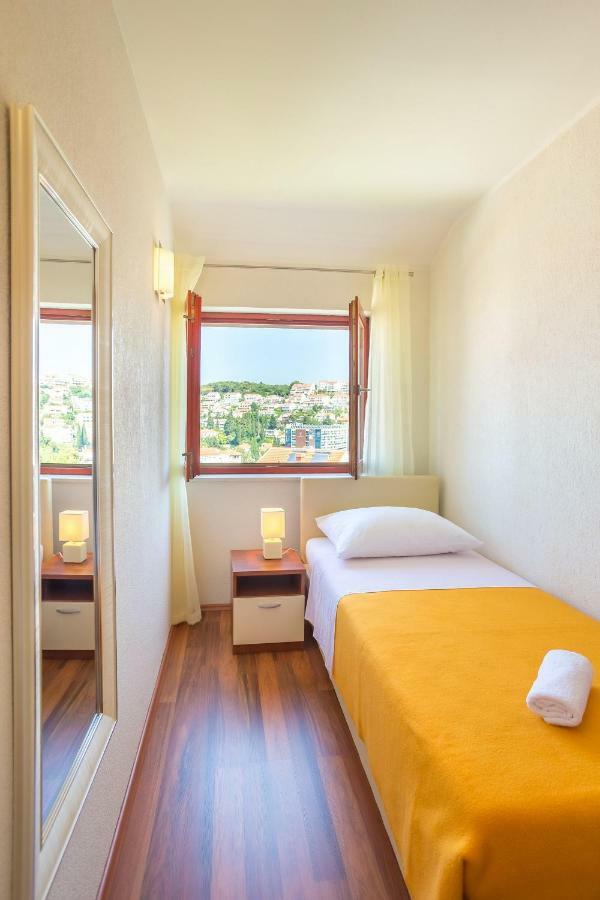 Niki Apartment *